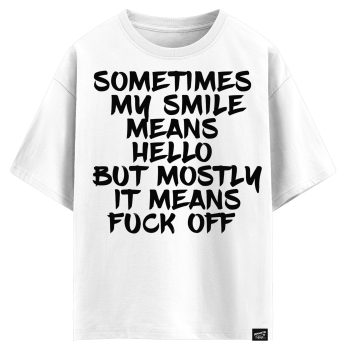Sometimes my smile means hello . But mostly. It means fuck off (оверсайз футболка)